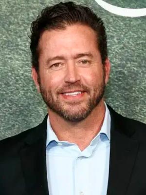 Джаред Шоу в роли Эрнеста «Бузера» Викерса